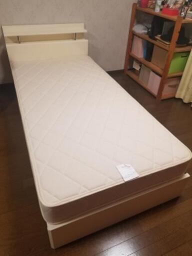 白色ベッド((取引終了))