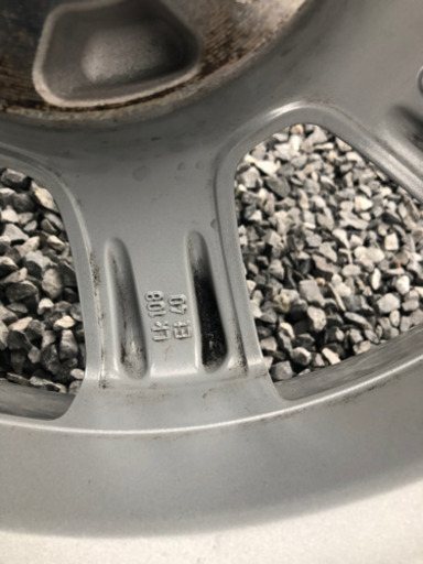 欧州車 ボルボ スタッドレス 1シーズンのみ使用 超美品 タイヤ18年製造 4本セット TOYO GARIT GS バリ山 PCD108 5穴 6.5j off40