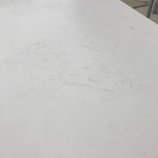 白い会議用テーブル※汚れありの画像