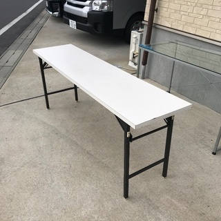 白い会議用テーブル※汚れありの画像