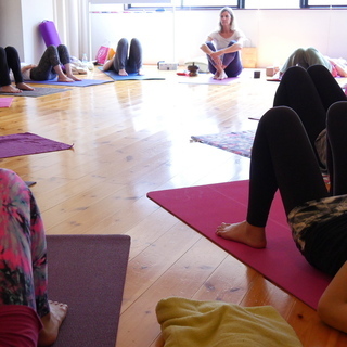 食に関する悩みを緩和するためのヨガの画像