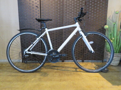 ■ブリヂストン CYLVA 24速 ホワイト クロスバイク アルミフレーム 通勤通学に！ 自転車 札幌発