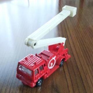 トミカISUZU消防車(1／110)の画像