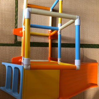 ワンワンとウータンの滑り台つきジャングルジムの画像