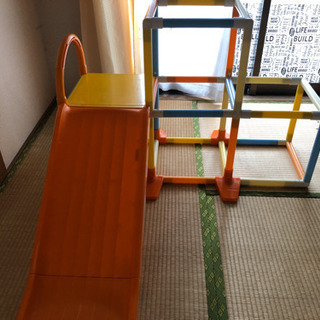 ワンワンとウータンの滑り台つきジャングルジム