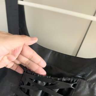 リボンが可愛い黒いドレスワンピースの画像