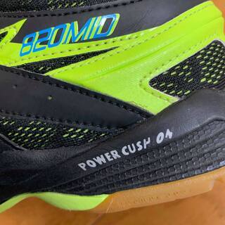 ★値下★中古バドミントンシューズ（23.5cm） YONEX パワークッション820の画像