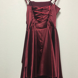 ワインレッド ドレスの画像