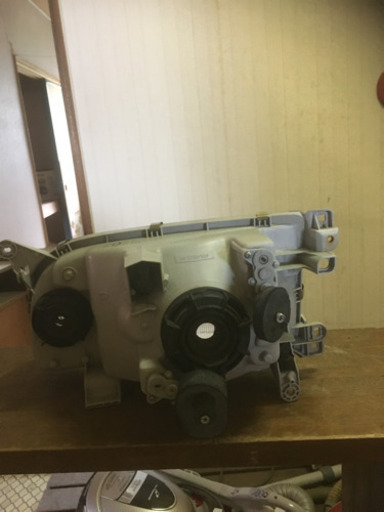 100系ハイエース中期ヘッドライトです