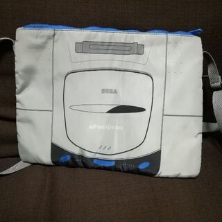 セガサターン柄の肩掛けバッグ
