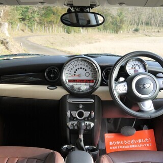 MINIクーパー　クラブマン入庫！！本革シート、シートヒーター付きの画像