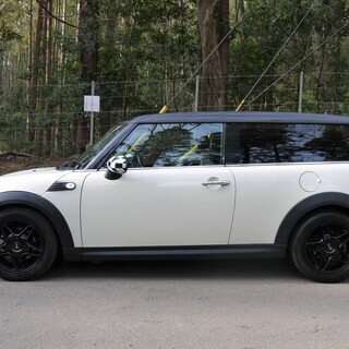 MINIクーパー　クラブマン入庫！！本革シート、シートヒーター付きの画像