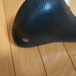 折り畳み自転車のサドルの画像
