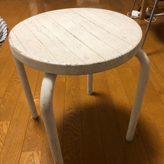 スツール　差し上げます。