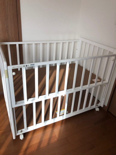 KATOJI ベビーベッド　ホワイト　お取引決まりました ベビー用品 お取引先決まりました!カトージ ベビーベッド白