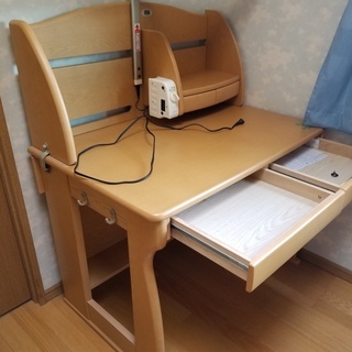 オカムラ　学習机（美品）差し上げます