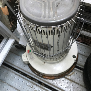 丸い灯油ストーブ