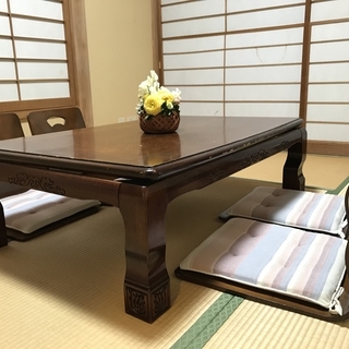 無料：こたつ＋座椅子x7つの画像