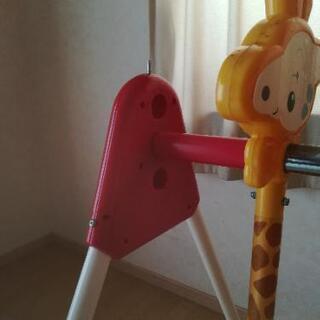 赤ちゃんキリンのラクラクブランコの画像