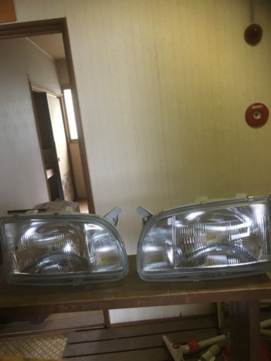 100系ハイエースのヘッドライト