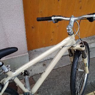 Rock 5200 マウンテンバイク アルミボディ サスペンション付き