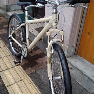 GIANT Rock5200 26吋Fサス付きMTB アルミ/24speed/アイボリー