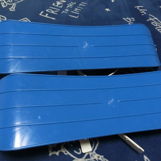 【新品】プラスチック　スキー板　スノーブーツのまま履けますの画像