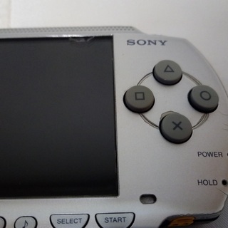 【中古】PSP1000(白) + ソフト4本 + 充電器等の画像