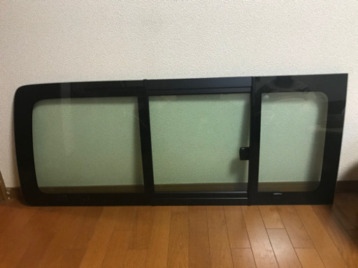 ハイエース　ガラス　新品