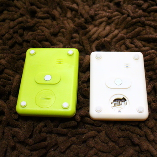 値下げしました！！　１００均で購入したキッチンタイマー２つ　￥2０円　※１つは訳ありフタ無しですの画像