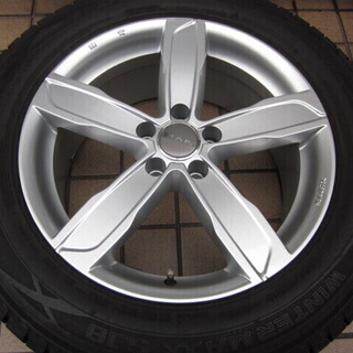 アウディQ5に使用 超バリ山スタッドレスホイール付き 4本セット。