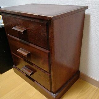 三段引き出しの画像
