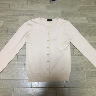 MISCH MASCHの ベージュのボタンがオシャレな合わせやすい長袖ニットカーディ サイズ38(2)の画像