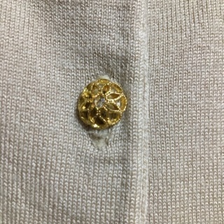 MISCH MASCHの ベージュのボタンがオシャレな合わせやすい長袖ニットカーディ サイズ38(2)の画像