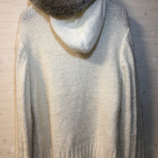 ボア付きフードのカーディガンの画像