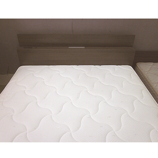 札幌【ダブルベッド 背板はすのこタイプ】宮付きヘッドボード ふつう～やややわらかめ マットレスはスイートデコレーション ベット 宮棚付き 本郷通店 札幌【ダブルベッド 背板はすのこタイプ】宮付きヘッドボード ふつう