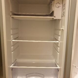 SHARPの一人暮らし用の冷蔵庫の画像