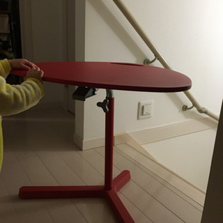 IKEA DAVE 赤 サイドテーブル ラップトップテーブルの画像