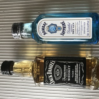 オンライン呑み会にも映えます！ミニチュアボトル「ジャックダニエル」など８本売りますの画像