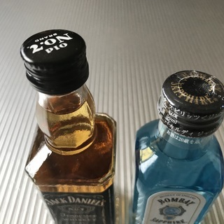 オンライン呑み会にも映えます！ミニチュアボトル「ジャックダニエル」など８本売りますの画像