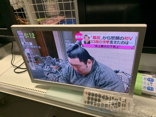 19型テレビ　リモコン付き　B