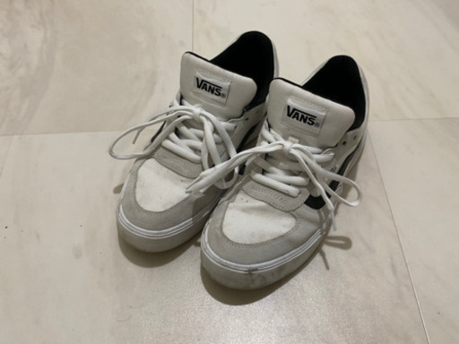 大人気！✨VANSのスニーカー売ります。