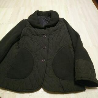 モスグリーンのショートジャケット