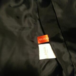 モスグリーンのショートジャケットの画像