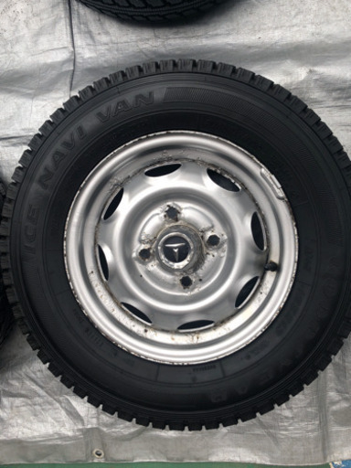 スタッドレスタイヤ165R13　6PR　13インチスチールホイール　４穴　PCD114.3　13×4.5J/バン、小型トラック等に