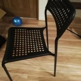 テーブル、イス二脚　あげます（とりにくる方限定）の画像