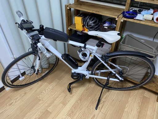 【保証書つき】ヤマハ YPJ-C サイズM 電動アシスト付きクロスバイク 外装18段 ヘルメット等付属品複数付き