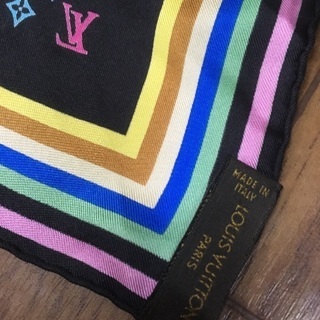 値下げ！[正規品]ルイ・ヴィトン　　カラーモノグラムスカーフの画像