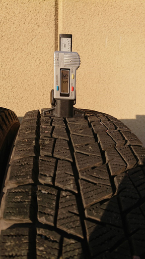 195/80R15 ブリヂストン/DM-V1 17年 スタッドレス バリ山 4本(T1470wYGG)