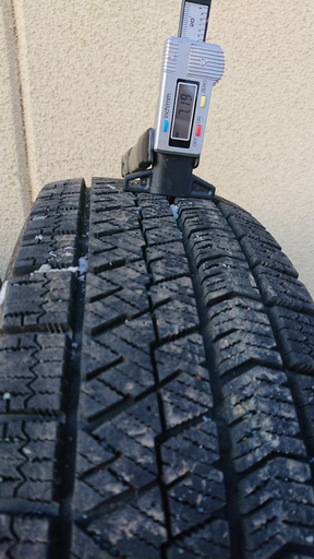 BRIDGESTONE ブリヂストン BLIZZAK VRX2 175/70R14 17年製 スタッドレス(T1471wYGG)